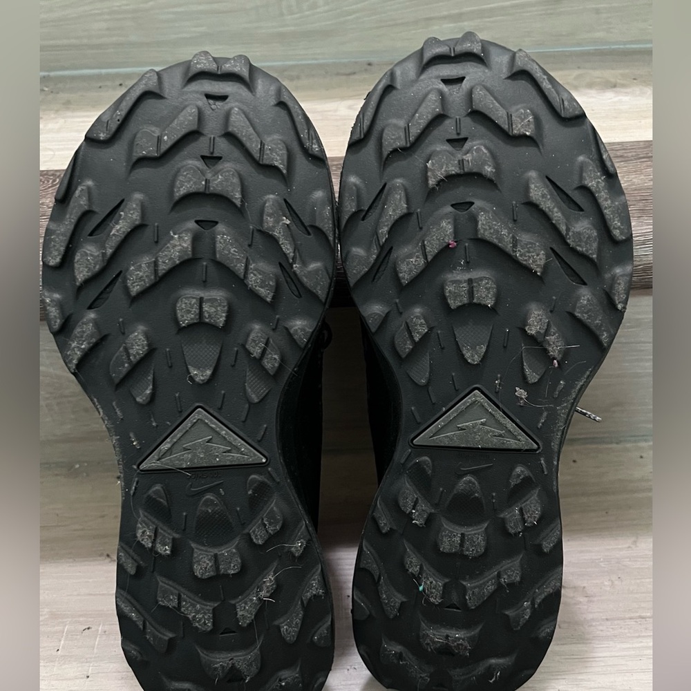 Nike Black Mesh Athletic Men's Shoes - Picture 3 of 6